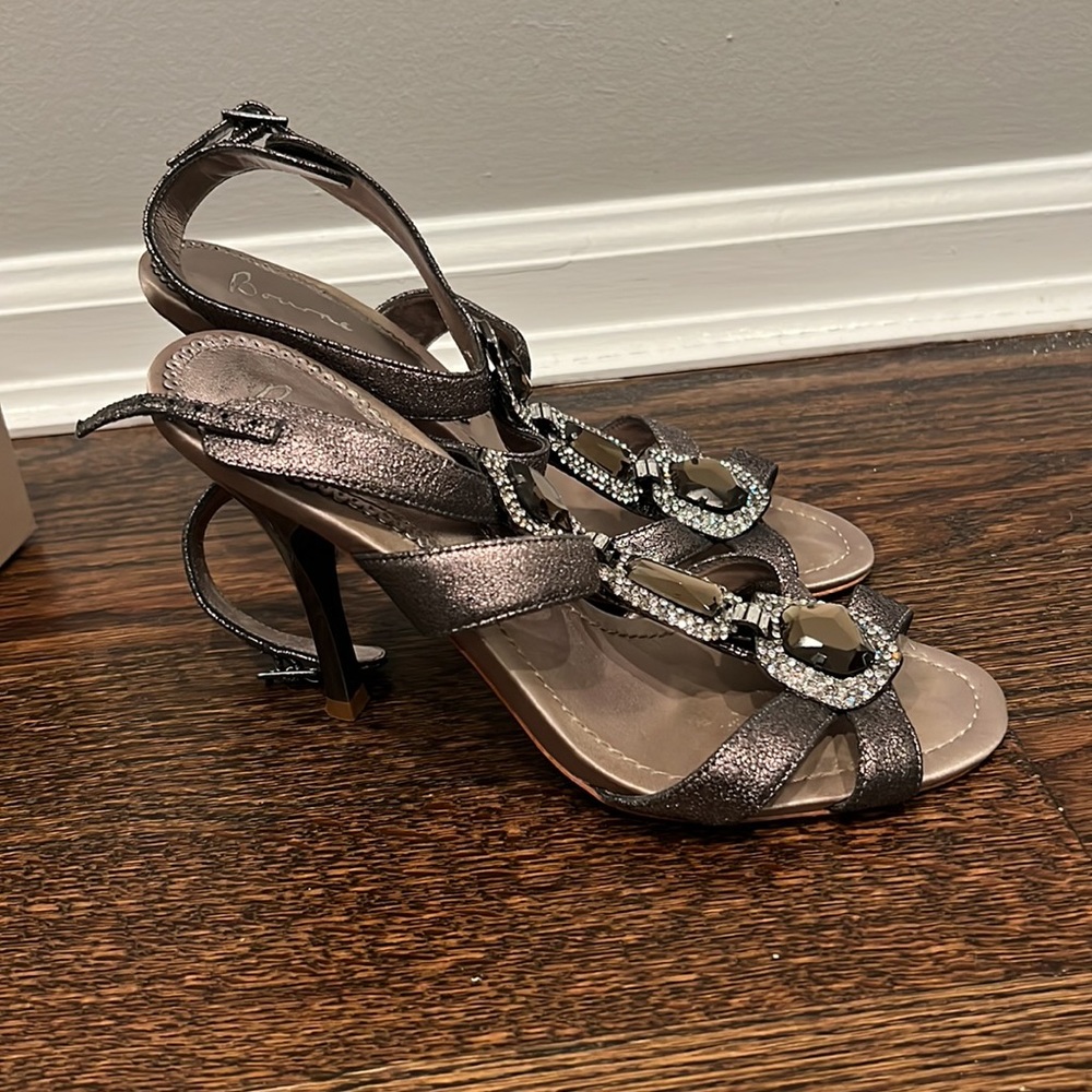 BOURNE pewter suede size 9 sandals.  Chunky stones. - Picture 5 of 11